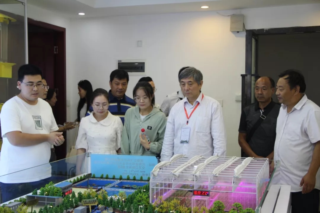 �Ͼ��r(n��ng)�I(y��)��W(xu��)�Ա�ƽ���ڵ��I(l��ng)��(d��o)һ���W�R���w�Ƽ����L�{(di��o)��